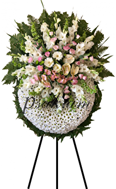 White funeral wreath with Lisianthus White funeral wreath with Lisianthus