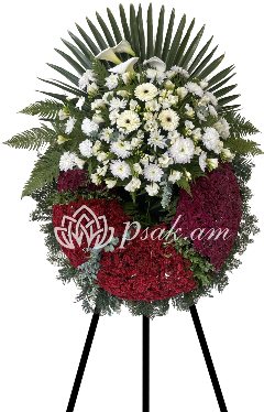 Wreath of everlasting flowers Wreath of everlasting flowers